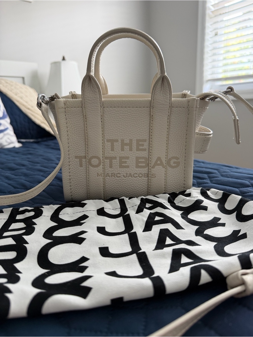 Marc Jacobs The Tote Bag Mini Crossbody in Cream